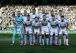 Once inicial del Elche en su estreno liguero frente al Huesca.