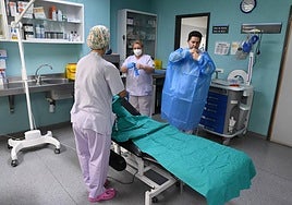 Sanitarios en el Hospital General de Alicante.