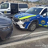 Persecución de película en Alicante: la policía intercepta a un conductor a la fuga tras disparar a las ruedas de su coche