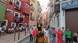 Fiestas en honor a San Agustín en la Vila Joiosa siendo bajado a la playa.