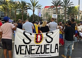 Protesta por Venezuela en la plaza de los Luceros.
