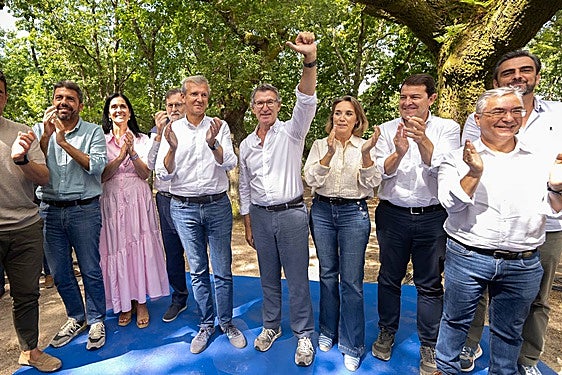 Mazón este sábado en Galicia junto a otros cargos populares como Nuñez Feijóo y Cuca Gamarra.