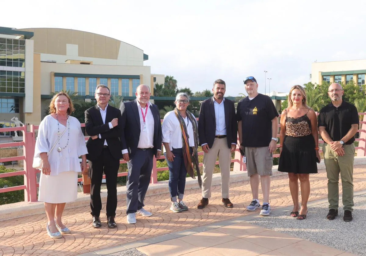 Imagen principal - El rodaje de 'The Walking Dead' desembarca en la Ciudad de la Luz