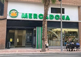 Fachada del supermercado ubicado en la calle Alicante de San Vicente del Raspeig.