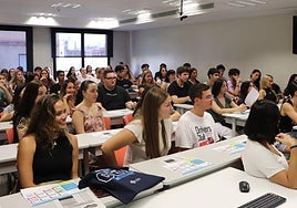 Alumnos en la bienvenida al CEU Cardenal Herrera