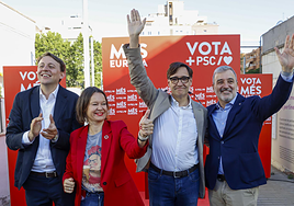 Leire Pajín, en una imagen de archivo junto al primer secretario del PSC, Salvador Illa y el alcalde de Barcelona, Jaume Collboni (d).