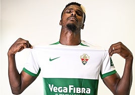 Sory Kaba ya luce la camiseta del Elche.