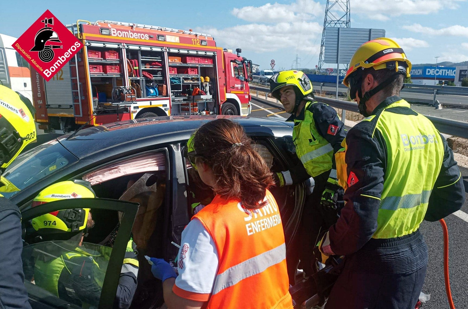 Imagen secundaria 2 - Imágenes de la excarcelación.