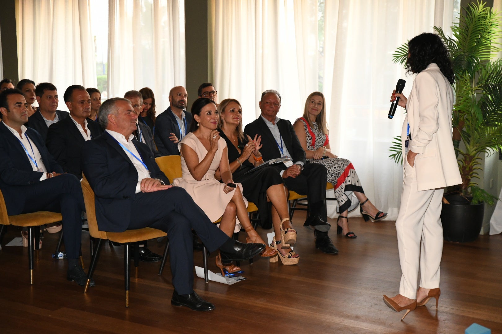 Eva Toledo, reelegida presidenta de El Círculo-Directivos de Alicante