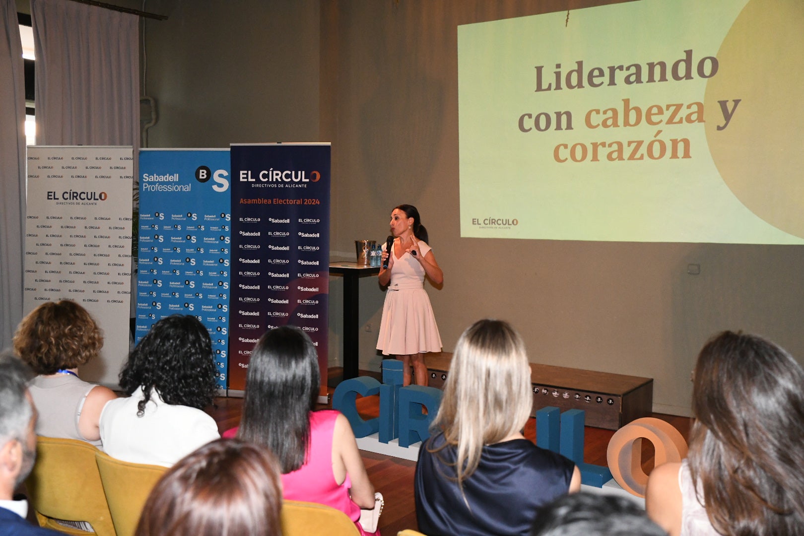 Eva Toledo, reelegida presidenta de El Círculo-Directivos de Alicante
