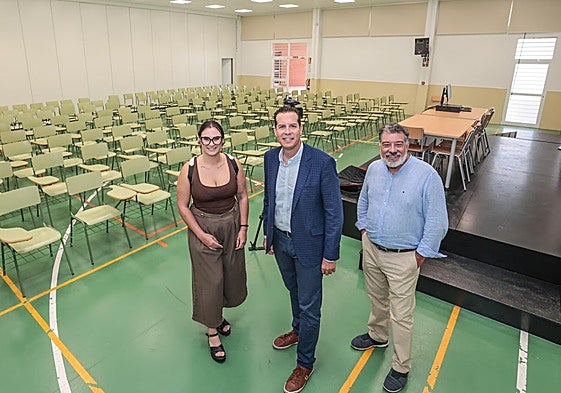 Visita del alcalde de Elda, Rubén Alfaro, al CIPFP Valle de Elda.