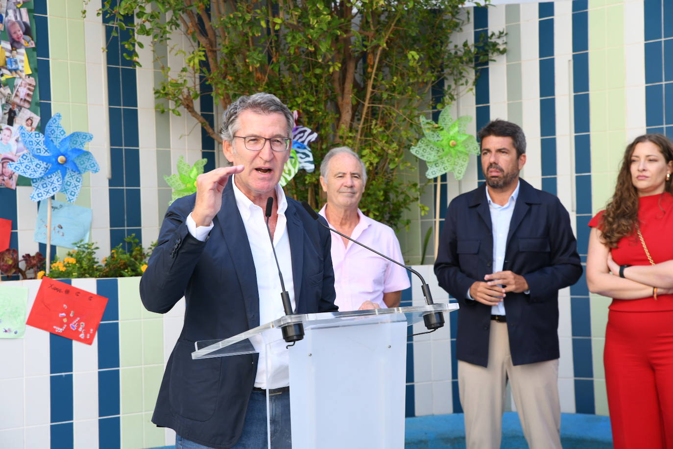 Así ha sido la visita de Feijóo a la escuela infantil Garabatos de Alicante