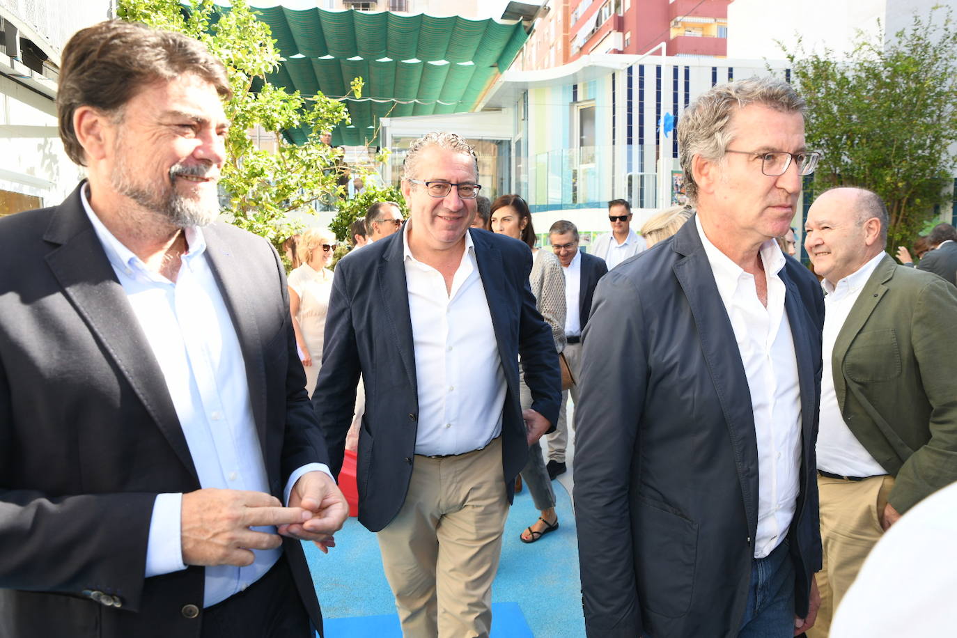 Así ha sido la visita de Feijóo a la escuela infantil Garabatos de Alicante