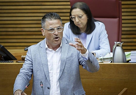 El portavoz de Infraestructuras del GPP, Joserra González, en Les Corts.