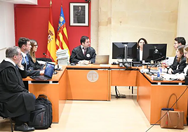 Primera sesión del juicio por la muerte de 15 residentes en la residencia DomusVi de Alcoi durante la pandemia de Covid.