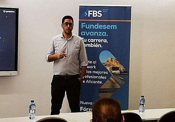 Raúl Carrión, director del Máster de Marketing, Comunicación Digital e IA en Fundesem Business School