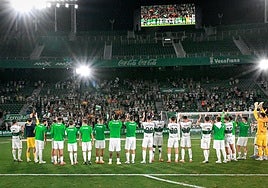 Celebración de la victoria ante el Mirandés en el Martínez Valero.