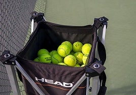 Pelotas en un torneo de tenis.