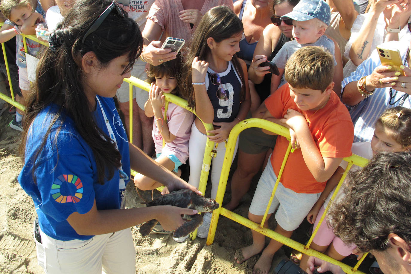 Suelta de tortugas en Dénia