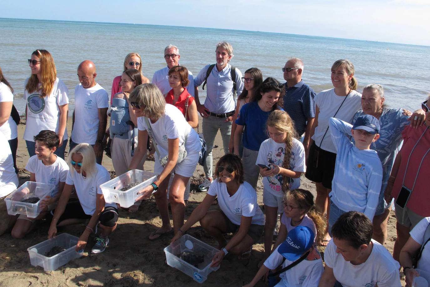 Suelta de tortugas en Dénia