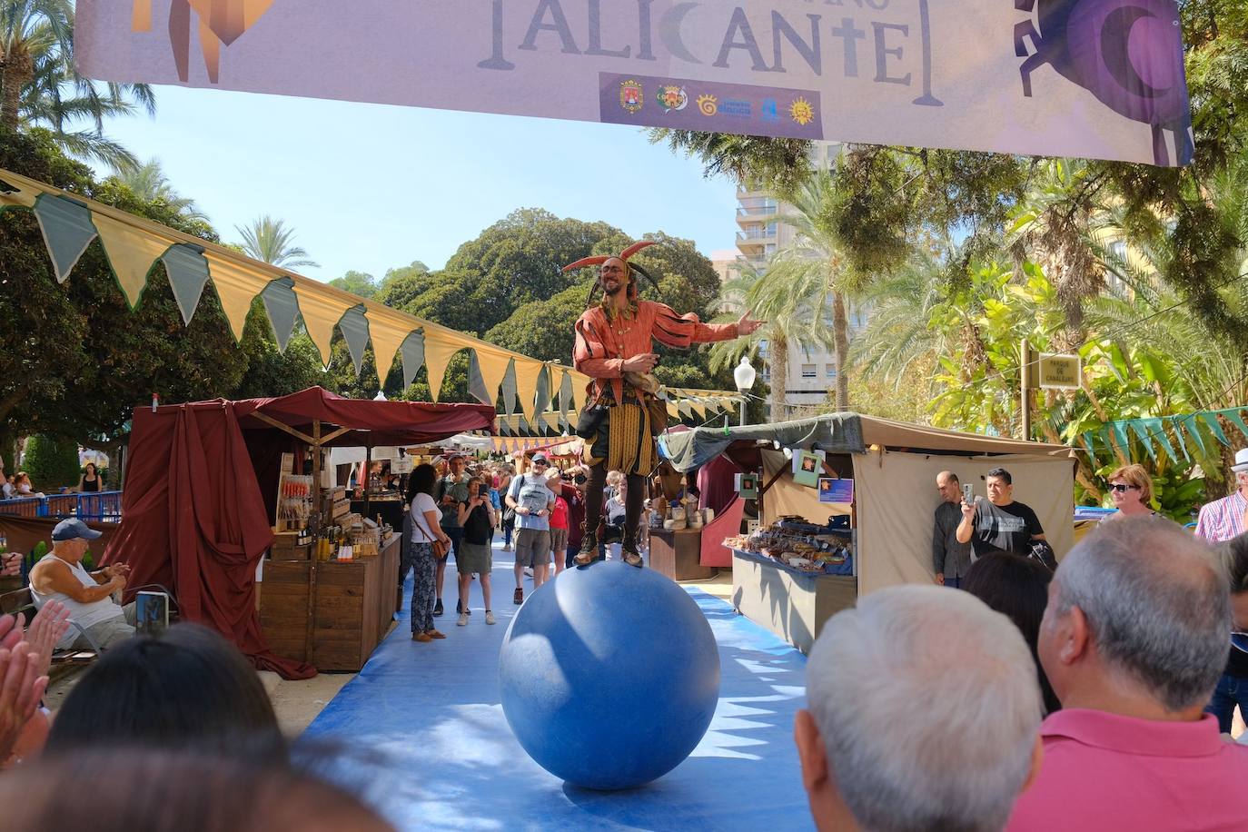 Las calles de Alicante se llenan con un sinfín de actividades