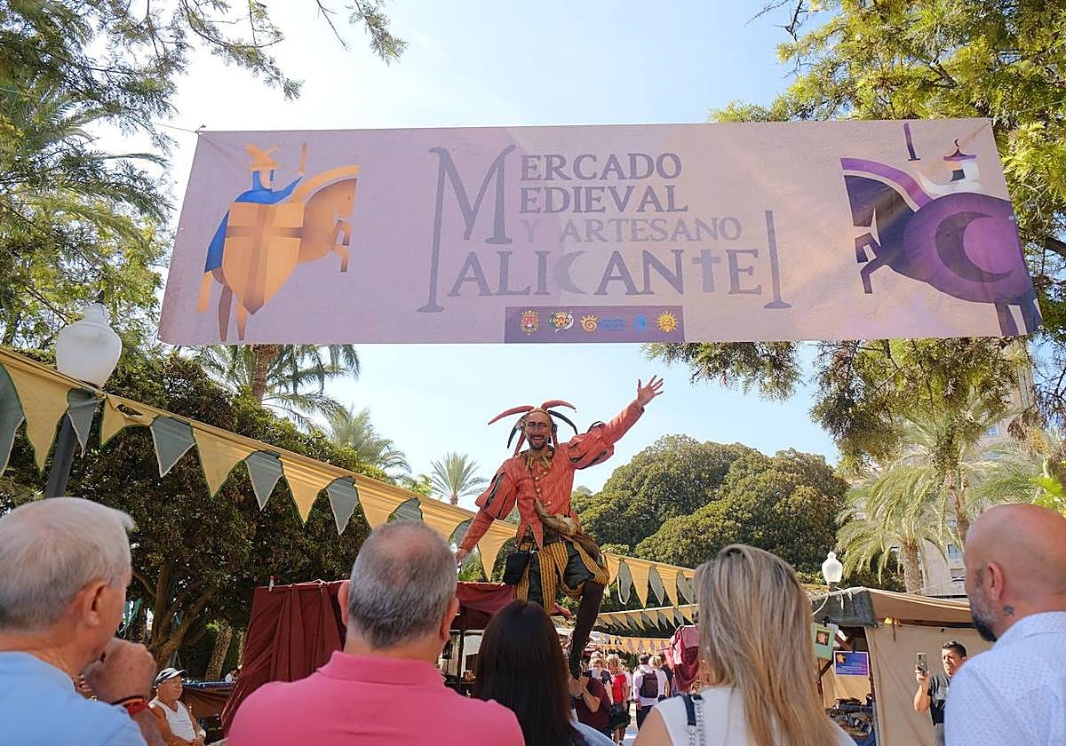 Las calles de Alicante se llenan con un sinfín de actividades