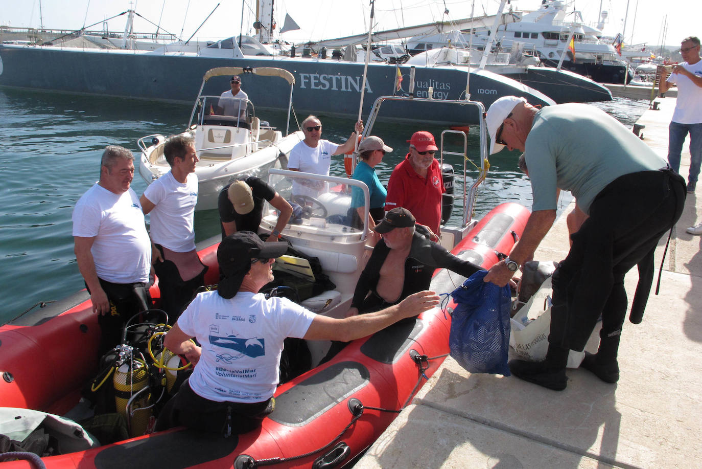 Dénia se vuelca con la limpieza de los fondos marinos