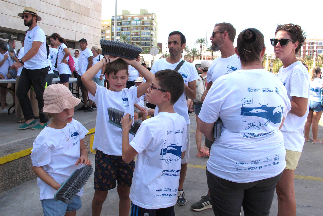 Dénia se vuelca con la limpieza de los fondos marinos