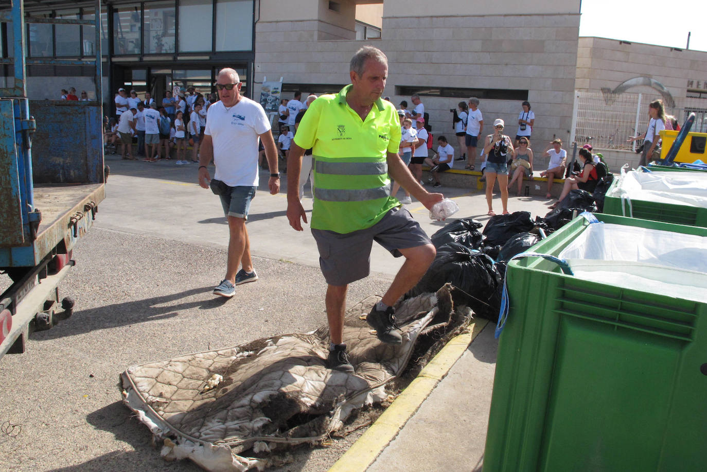 Dénia se vuelca con la limpieza de los fondos marinos