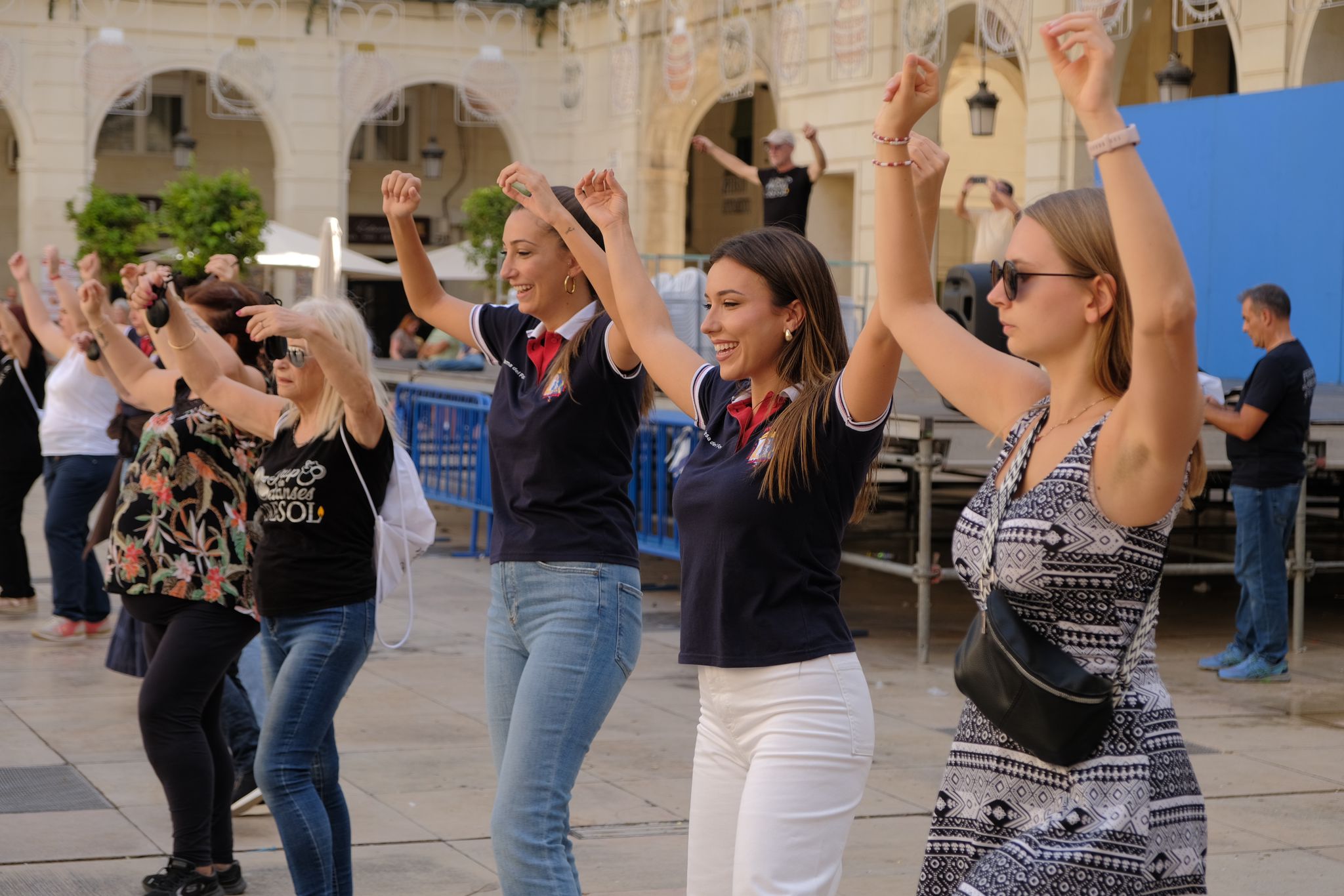 Alicante recupera sus danzas tradicionales por el 9 d&#039;Octubre
