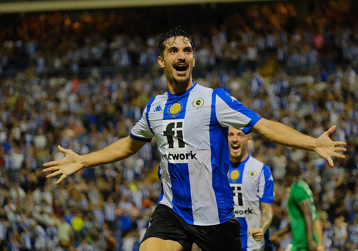 Soldevila celebra su decisivo gol ante el Antequera.