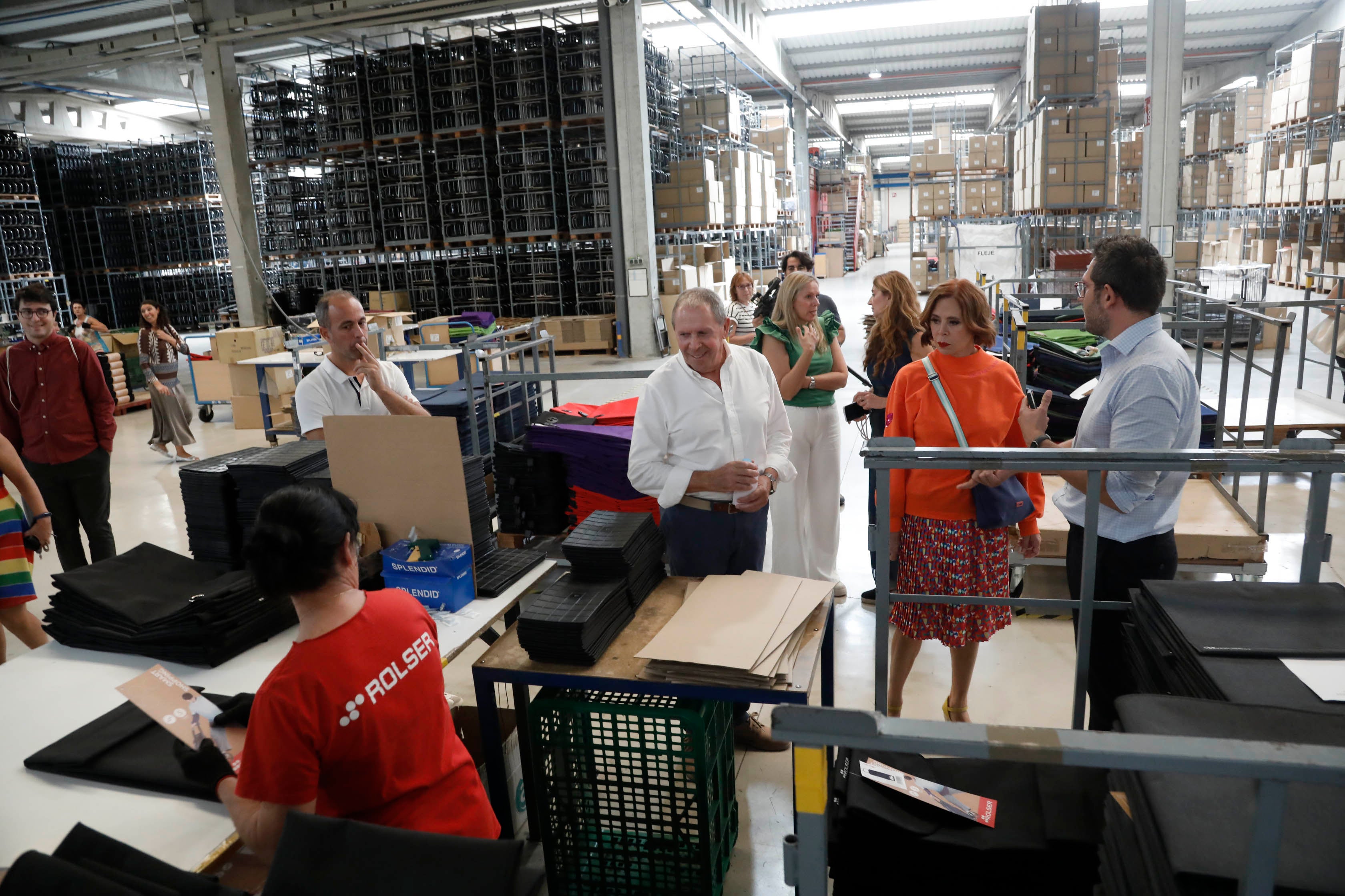 La nueva colección de carros de la compra de Rolser diseñados por Agatha Ruiz de la Prada, en imágenes