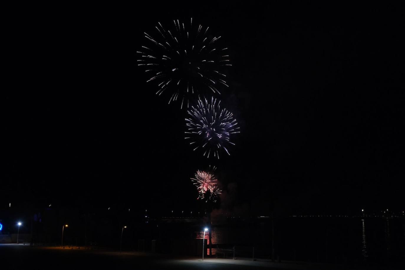 El cielo de Alicante se ilumina por el 9 d&#039;Octubre