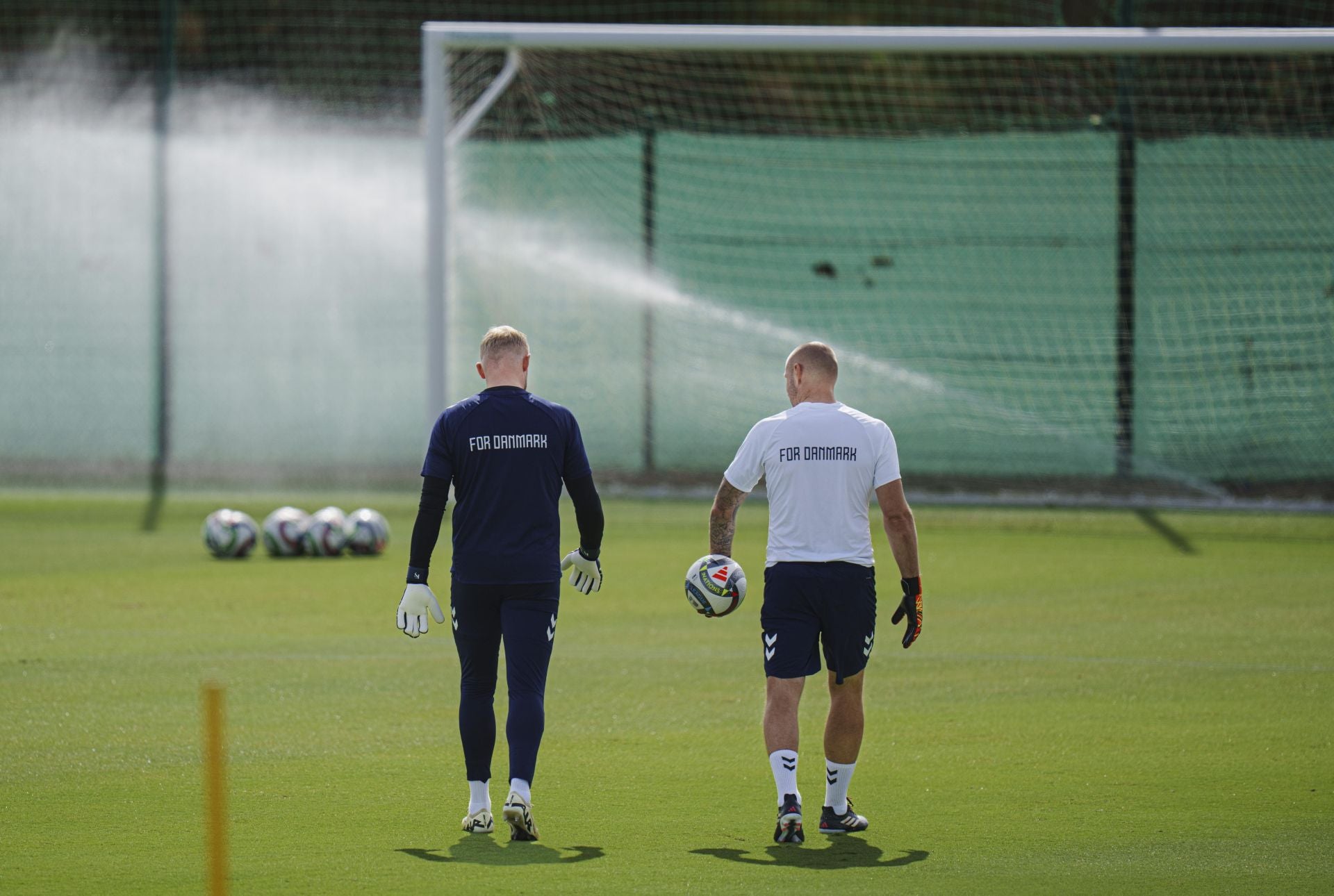 Dinamarca entrena en un pueblo de Alicante antes de enfrentarse a España
