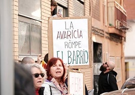 Manifestación ante un desahucio en el barrio de Carolinas de Alicante.