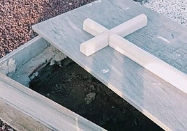 Tumbas vandalizadas en Tabarca.