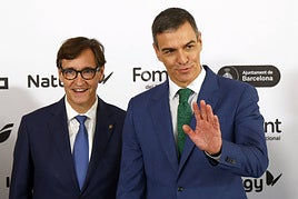 El presidente del Gobierno, Pedro Sánchez, junto al presidente de la Generalitat, Salvador Illa.