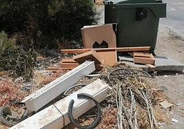 Imagen del vertido ilegal de escombros en el municipio.