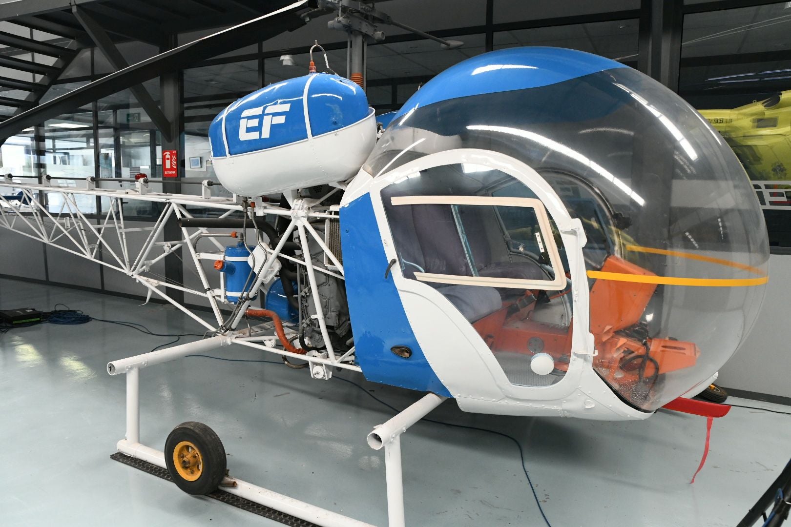 El 'Top Gun' de un pueblo de Alicante que enseña a volar a los mejores pilotos