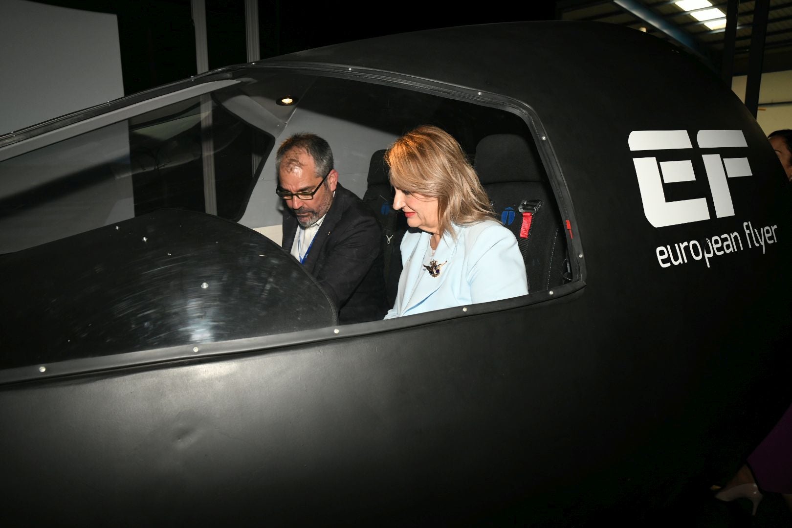 El 'Top Gun' de un pueblo de Alicante que enseña a volar a los mejores pilotos