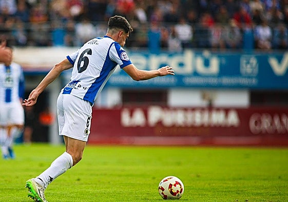 Roger Colomina, durante el encuentro de este domingo frente al Yeclano.
