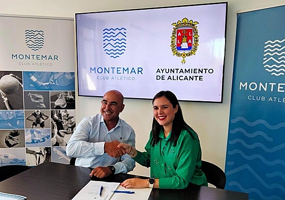 La concejala de Mayores, Nayma Beldjilali, y el presidente del Club Atlético Montemar, José Pedro García, han firmado este acuerdo.