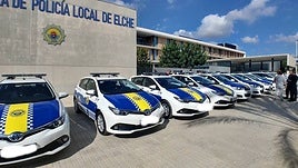 Varias patrullas de la Policía Local de Elche.