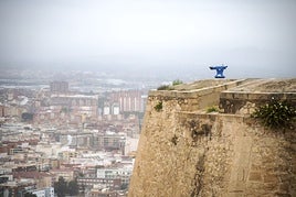 Vista desde el Castillo de Santa Bárbara en un día lluvioso.
