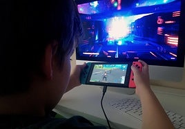 El uso abusivo de videojuegos puede conllevar consecuencias negativas para la salud mental del menor.