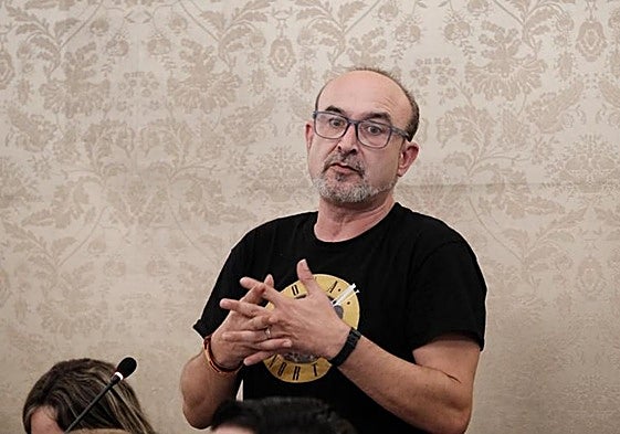 El portavoz de EU-Podem en el Ayuntamiento de Alicante, Manuel Copé, durante un pleno.
