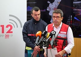 Carlos Mazón atiende a los medios desde el Centro de Coordinación de Emergencias de l'Eliana.