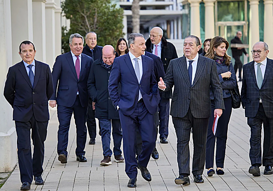 Salvador Navarro y Vicente Boluda, junto a más empresarios