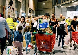 Los voluntarios trabajando.