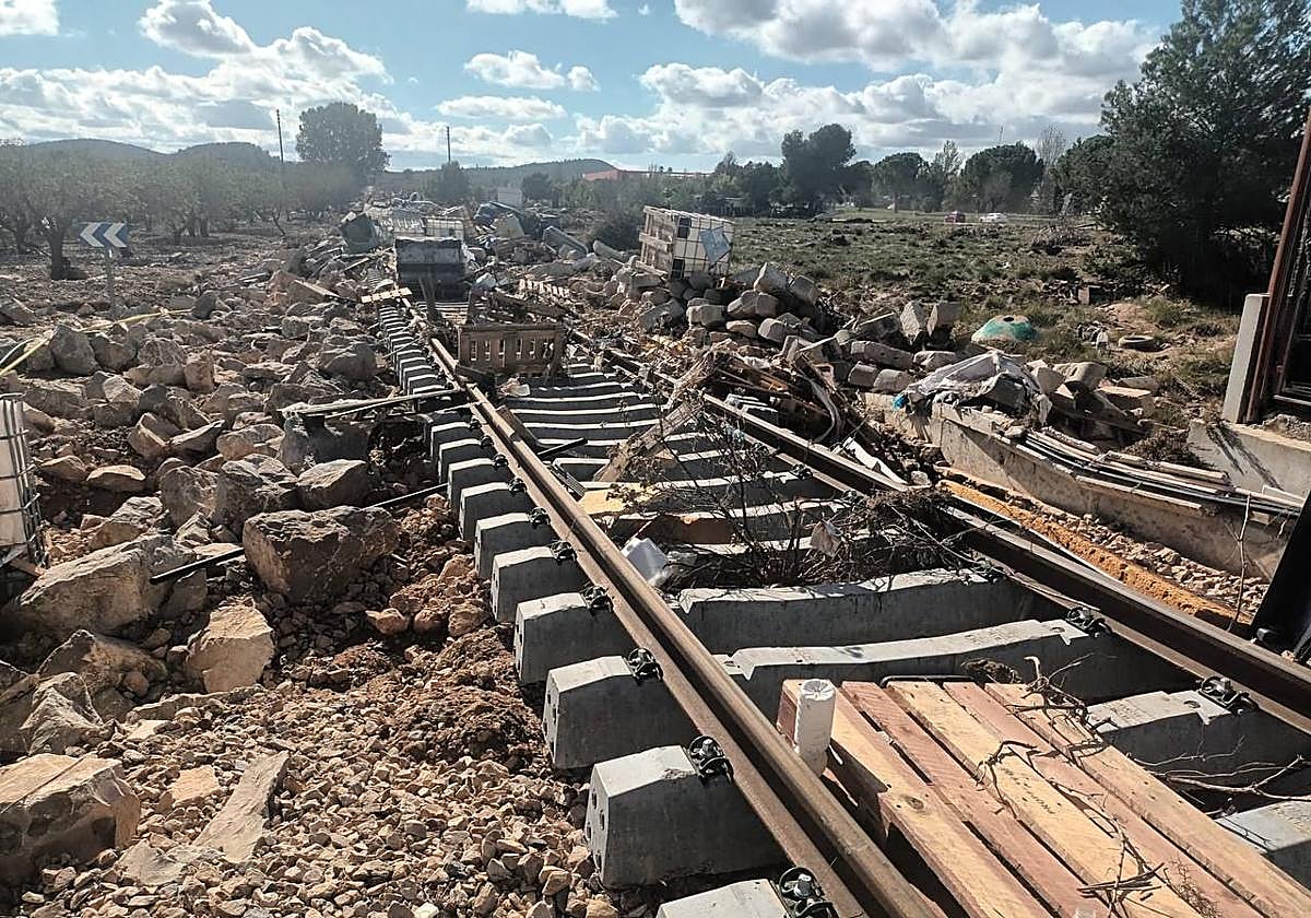 Imágenes de la línea de Cercanías a su paso por Chiva.